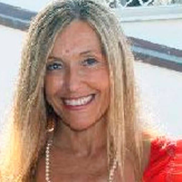 About us 10 About us CRISTINA TASSELLI PROFILO PROFESSIONALESOCIOFONDATORE