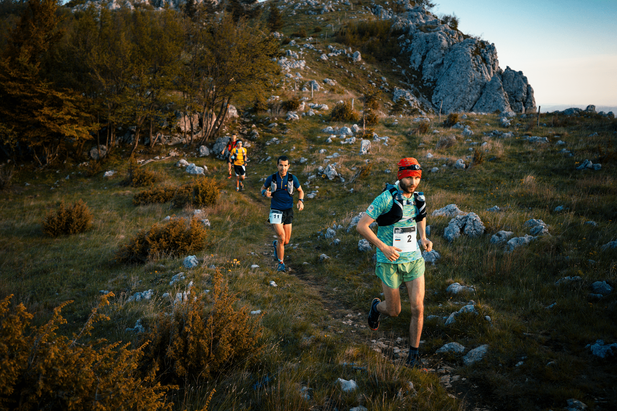 Ultra Trail Vipava Valley - UTVV trail runner corrono lungo le montagna rocciose della Vipava Valley