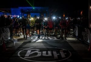 Come allenare la corsa notturna nel trail running 3 Come allenare la corsa notturna nel trail running Trail Runner Coach provano le cuffie Naenka in gara in Polonia di notte e con temperature sotto zero