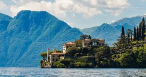 Lago di Como vista borghi e montagne