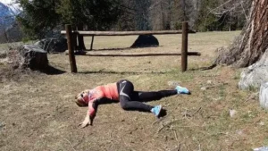 Stretching trail running: i migliori esercizi per migliorare le performance (2026) 17 Stretching trail running: i migliori esercizi per migliorare le performance (2026) stretching trail running 17