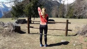 Stretching trail running: i migliori esercizi per migliorare le performance (2026) 21 Stretching trail running: i migliori esercizi per migliorare le performance (2026) stretching trail running 21