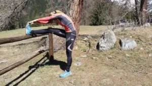 Stretching trail running: i migliori esercizi per migliorare le performance (2026) 7 Stretching trail running: i migliori esercizi per migliorare le performance (2026) stretching trail running 7